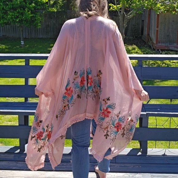 Monday Muse Handmade Embroidery Kimono Ruana Made in Canada - Picture 6 of 7